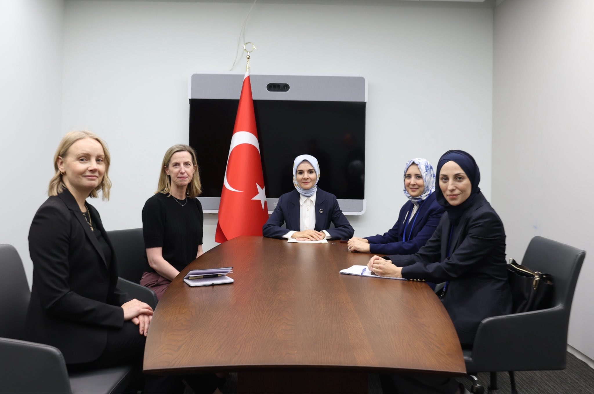 Bakan Göktaş İle Youtube Yöneticisi Miller Bir Araya Geldi