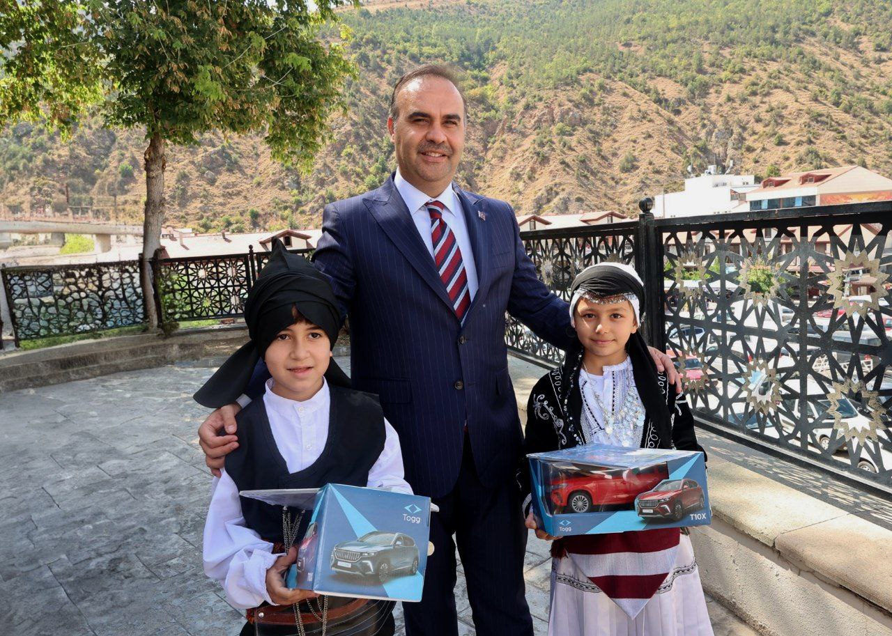 Bakan Kacır: “Güçlü Türkiye İçin Gece Gündüz Çalıştık”