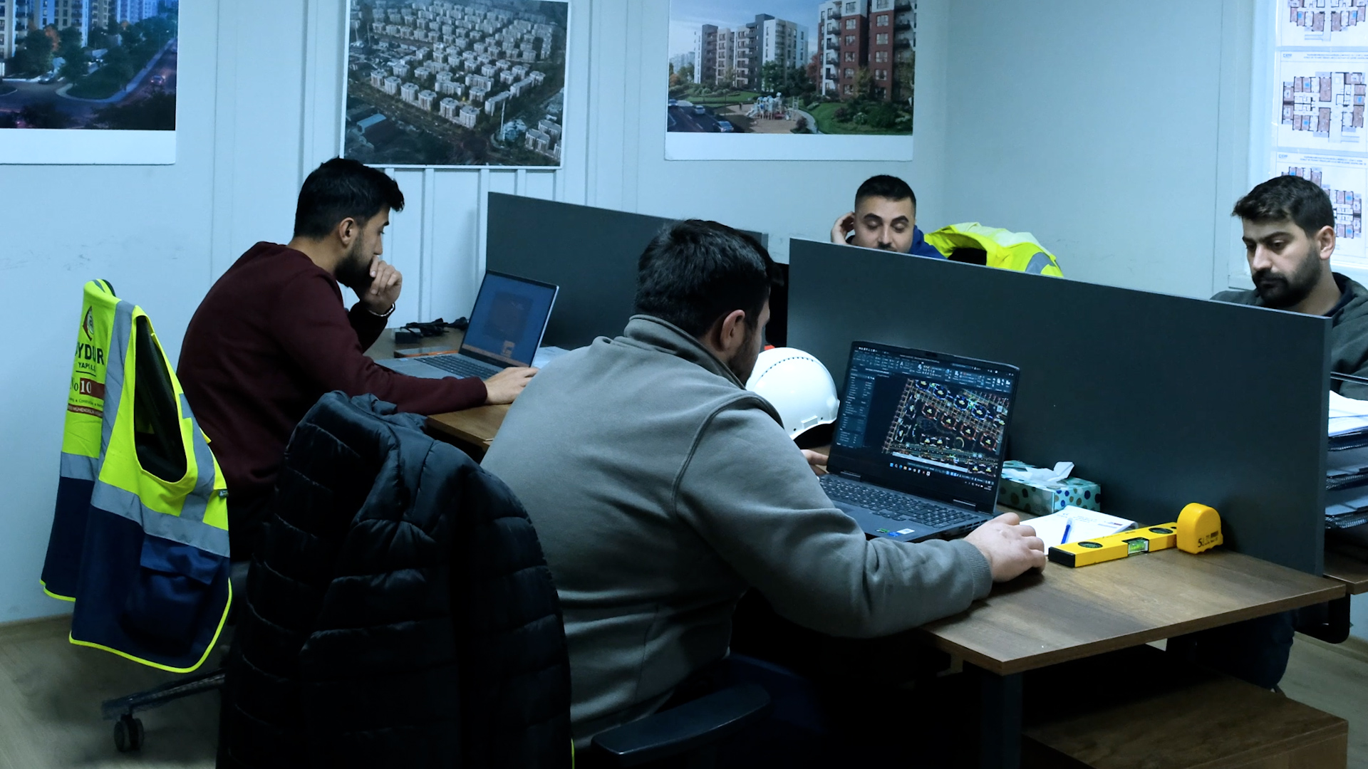 Bakan Kurum’dan ‘Asrın İnşası’ Emekçilerine Teşekkür: “200 Bin Kardeşimizle Gurur Duyuyoruz”