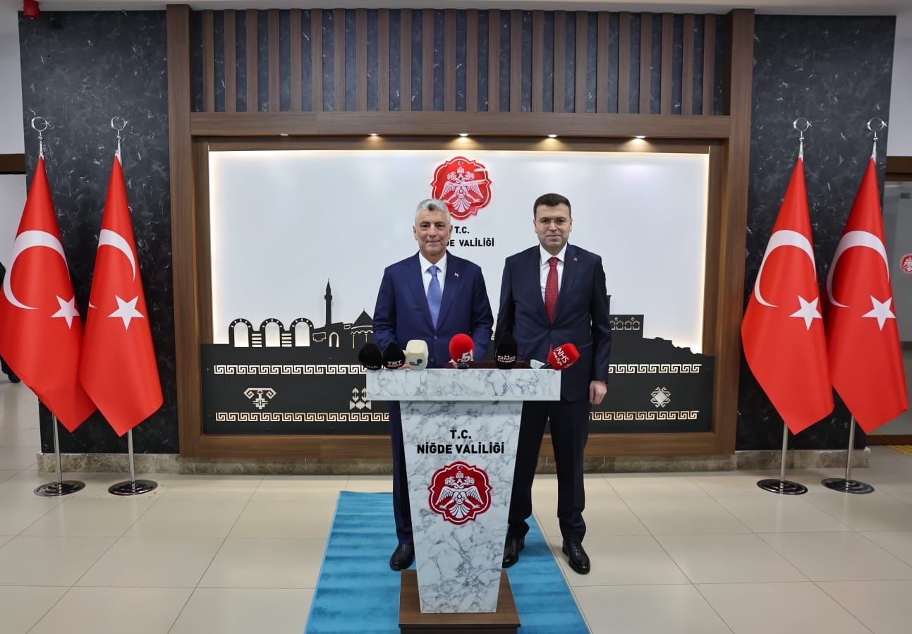 Bakan Ömer Bolat Niğde’de Valilik ve Belediyeyi Ziyaret Etti