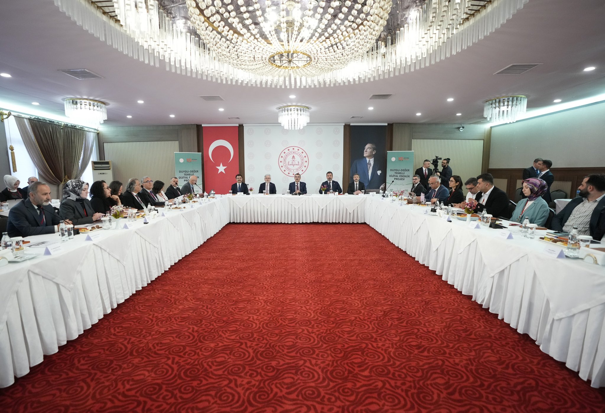 Bakan Tekin: “Evlatlarımızın Duygu Dünyasını Algoritmalara Teslim Etmeyeceğiz”