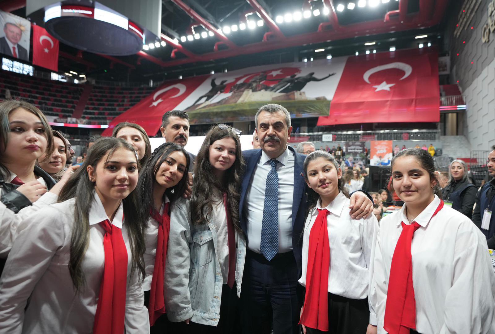 Bakan Tekin Gaziantep’te “Şehrim Okulum” Projesini Başlattı: “Kendi Değerlerimizi Tanıyarak Başlasınlar”