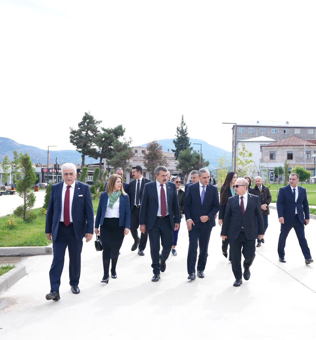 Bakan Tekin ve Azerbaycanlı Mevkidaşı Karabağ Üniversitesi’ni Ziyaret Etti