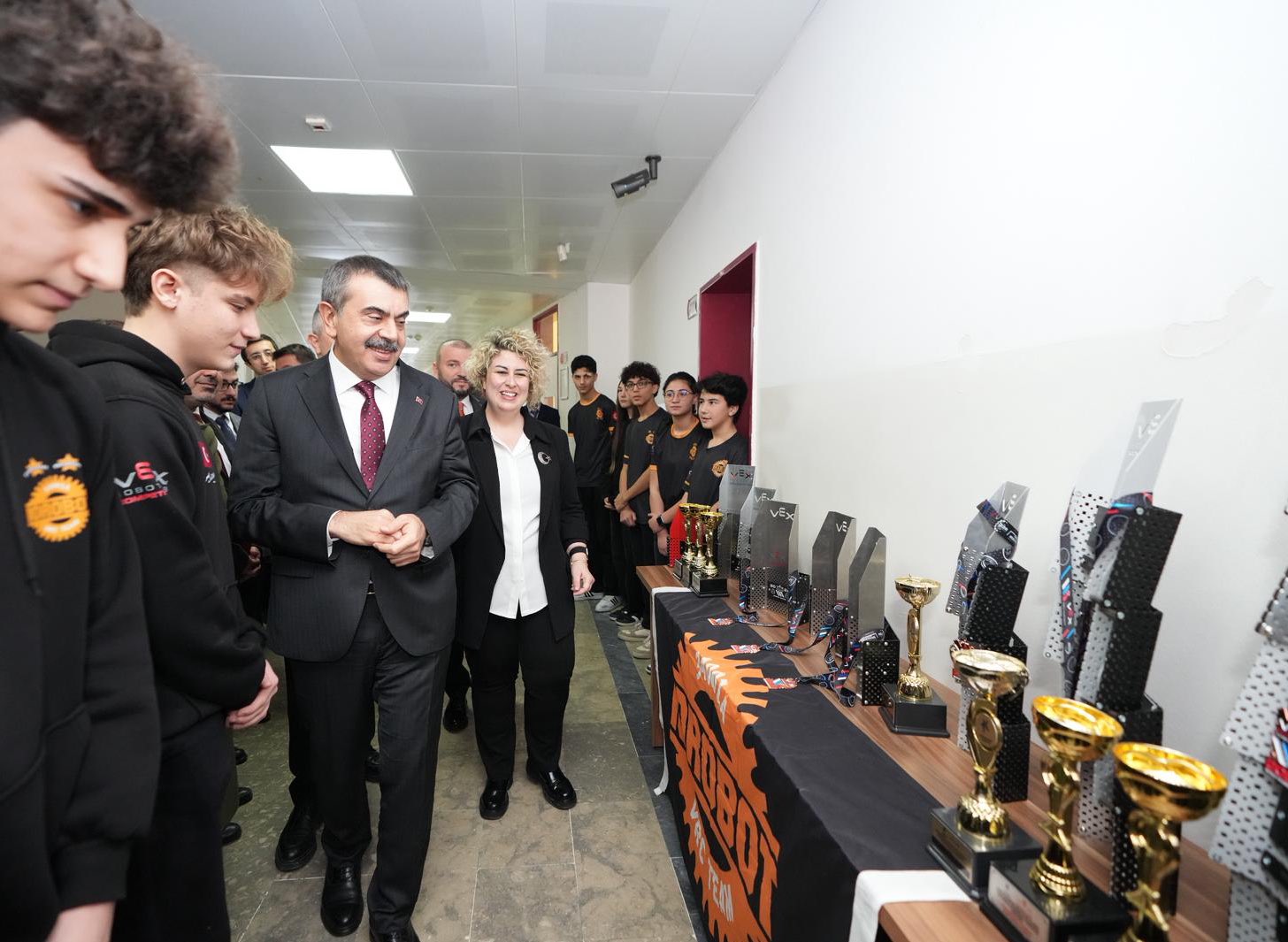 Bakan Tekin’den Belediyelere Çağrı: “Eğitim Siyasi Perspektifin Ötesinde Bir Konu”