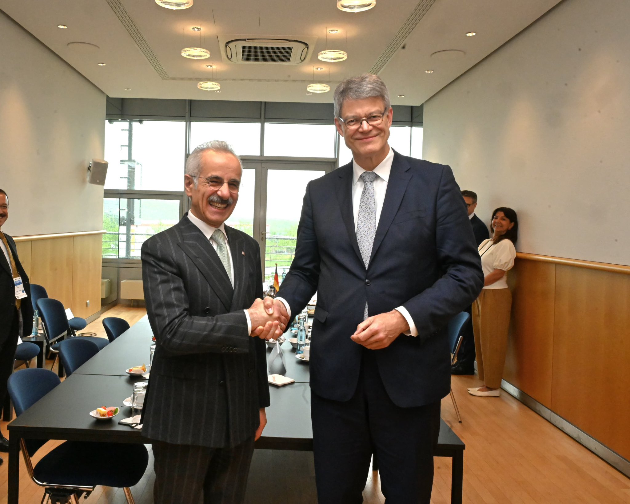 Bakan Uraloğlu, Alman Mevkidaşı Schnieder ile Bir Araya Geldi