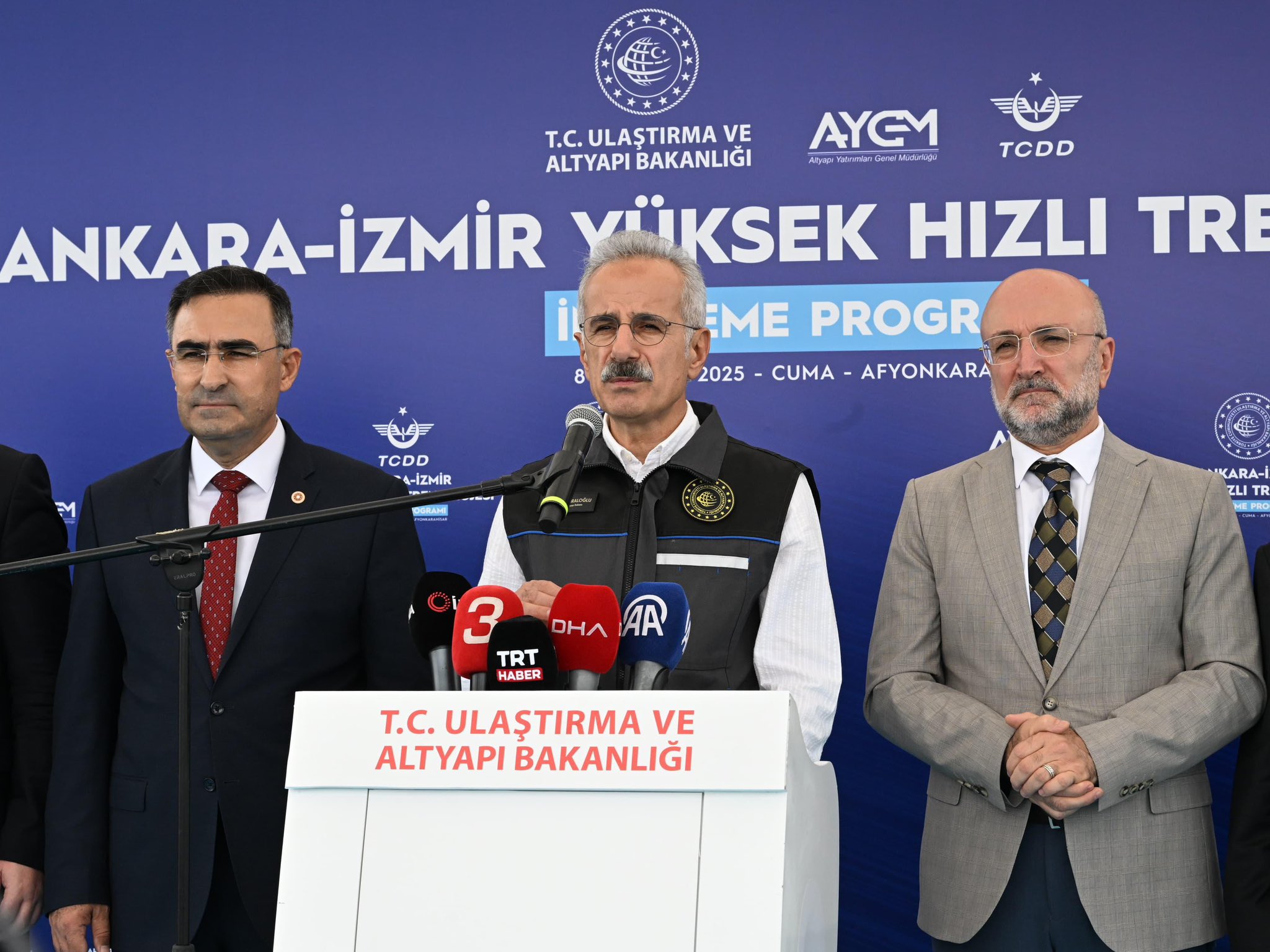 Bakan Uraloğlu, Ankara-İzmir Yüksek Hızlı Tren Hattı’nı Havadan İnceledi