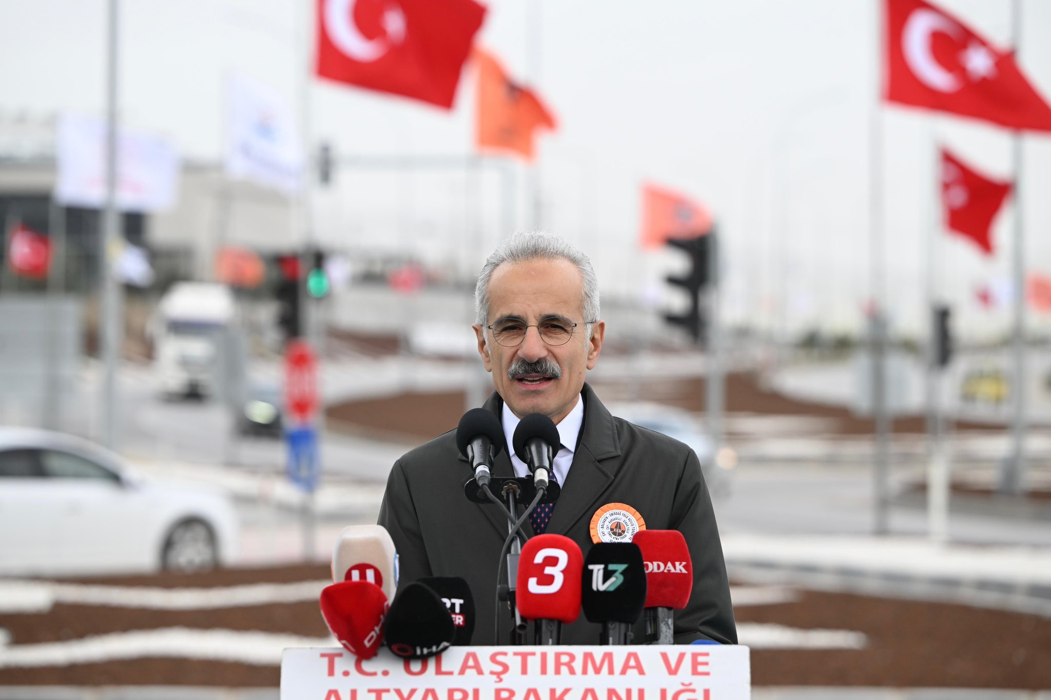 Bakan Uraloğlu’ndan Afyonkarahisar’a Çifte Müjde: Dev Yol Projeleri Hizmete Alındı