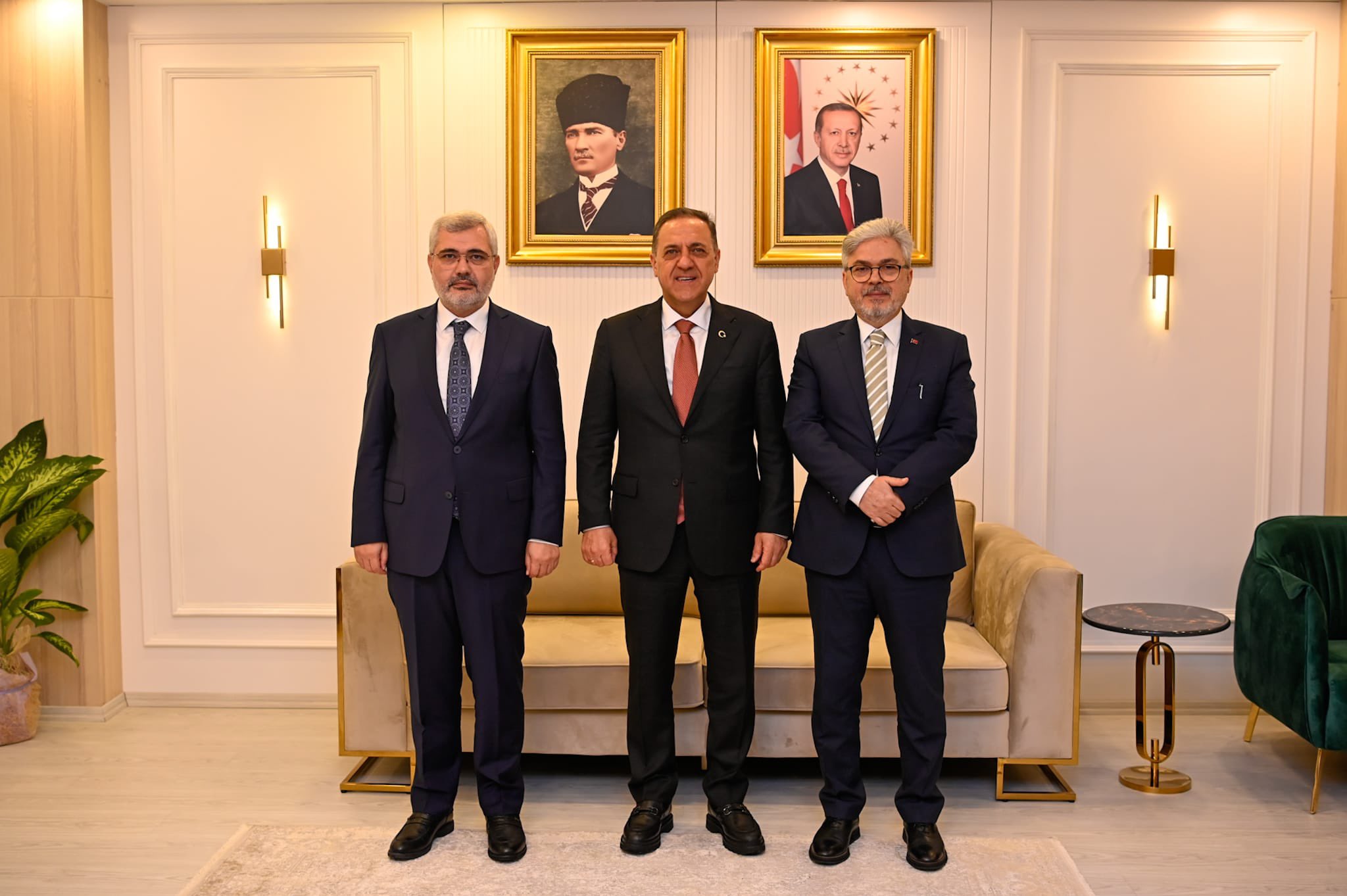 Bakan Yardımcısı Yelkenci’den Yalova’da Valilik ve Eğitim Ziyareti