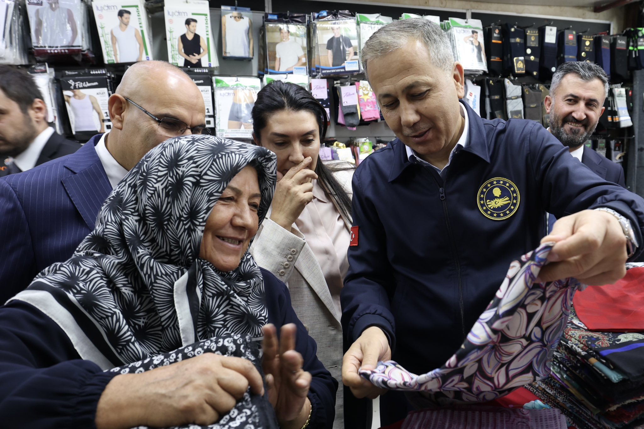 Bakan Yerlikaya Ağrı’da Vatandaşlarla Buluştu