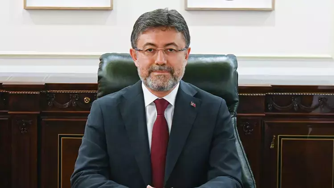 Bakan Yumaklı’dan Yangın Açıklaması: “Yeşil Vatan İçin Canla Başla Mücadele Ediyoruz”