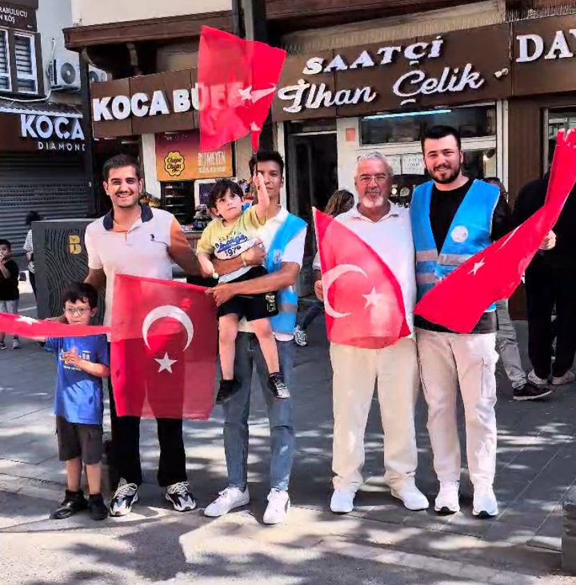 Balıkesir’de “Terörsüz Türkiye” vurgusu: AK Parti Gençlik Kolları’ndan bayrak dağıtımı