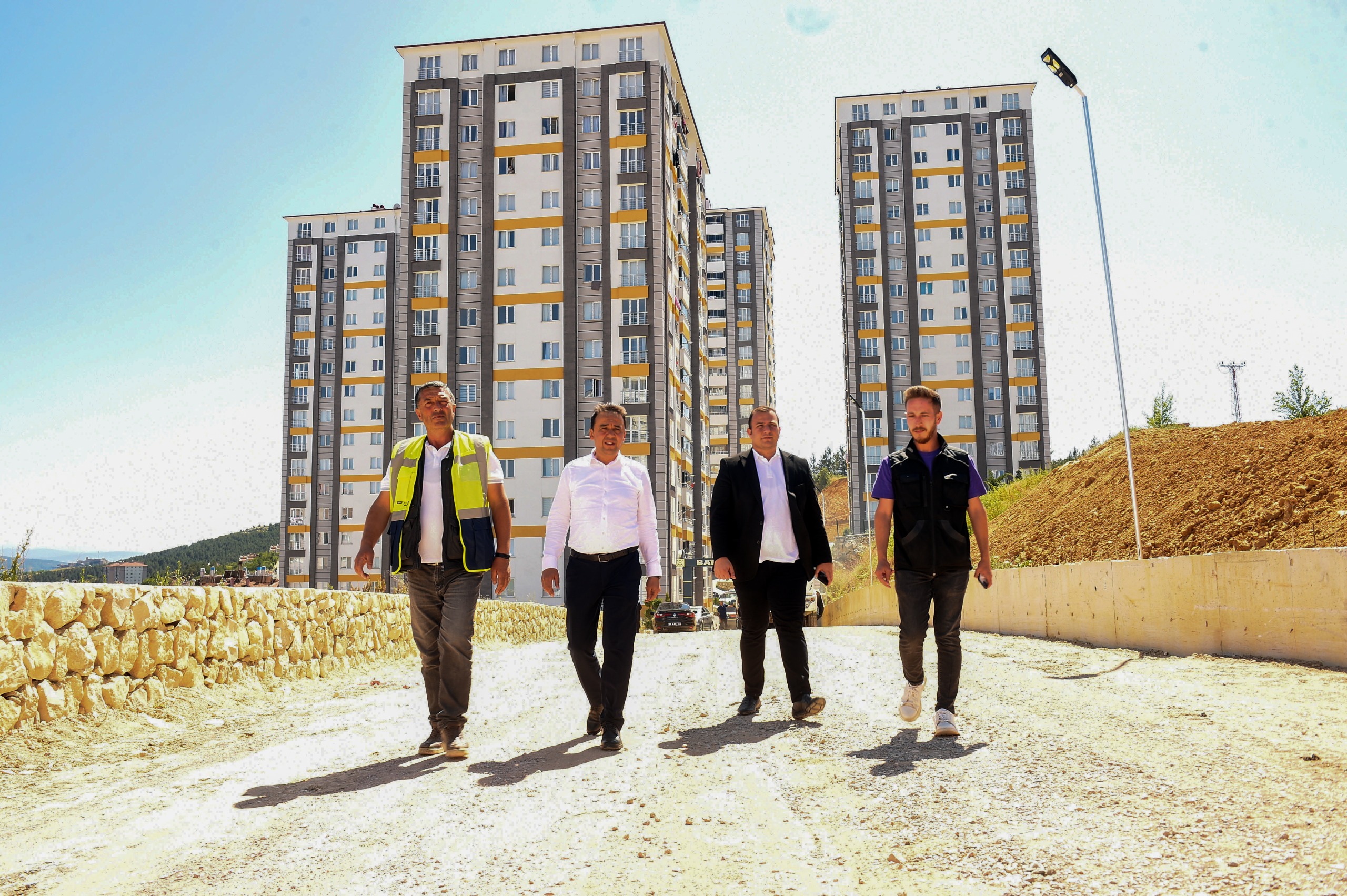 Başkan Baltacı, Candaroğulları Mahallesi’ndeki Asfalt Çalışmalarını Yerinde İnceledi