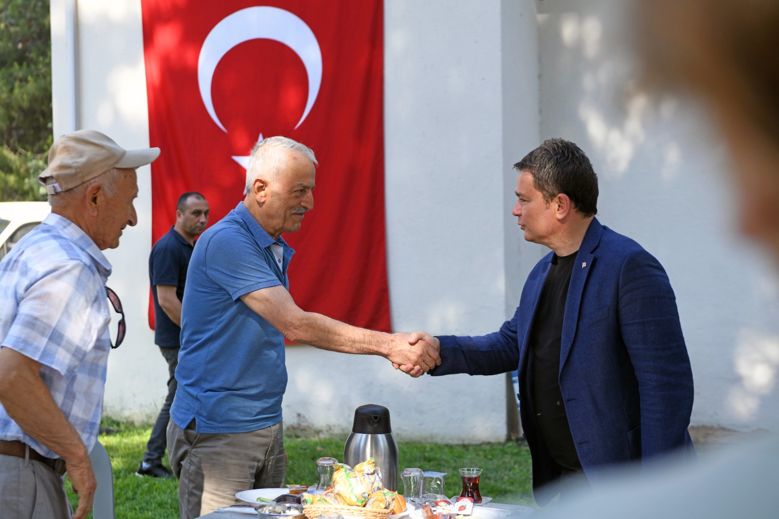 Başkan Erkan Aydın, Mahalle Buluşmalarıyla Sorunları Sahada Dinliyor