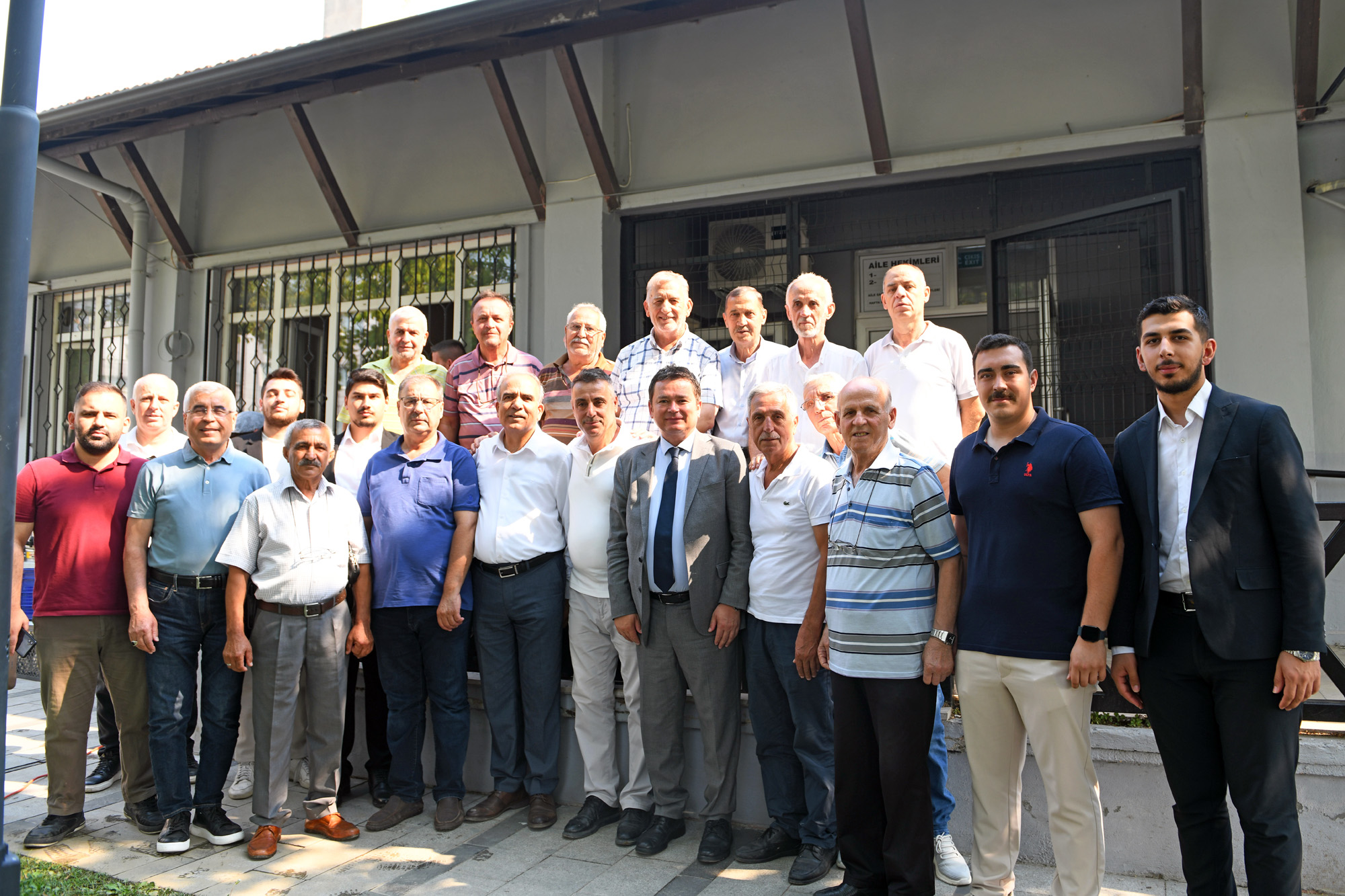 Başkan Erkan Aydın’dan Zafer Mahallesi’ne Kahvaltılı Ziyaret