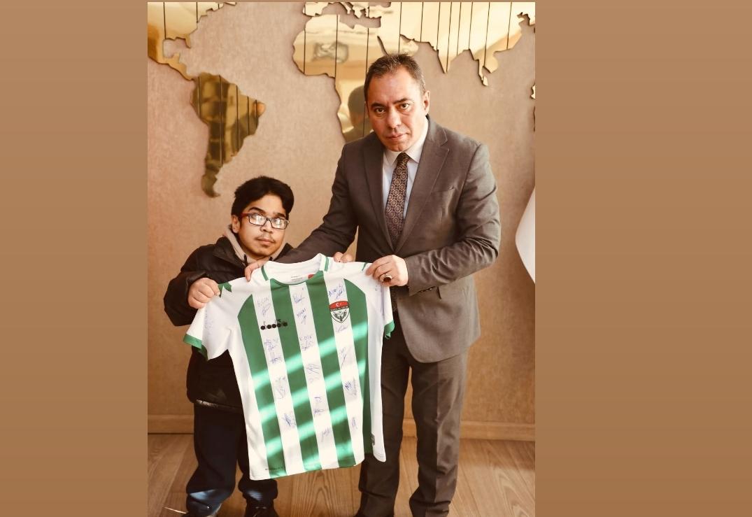 Başkan Senger’den Kars Spor Sevdalısı Ahmet Can’a Doğum Günü Sürprizi!