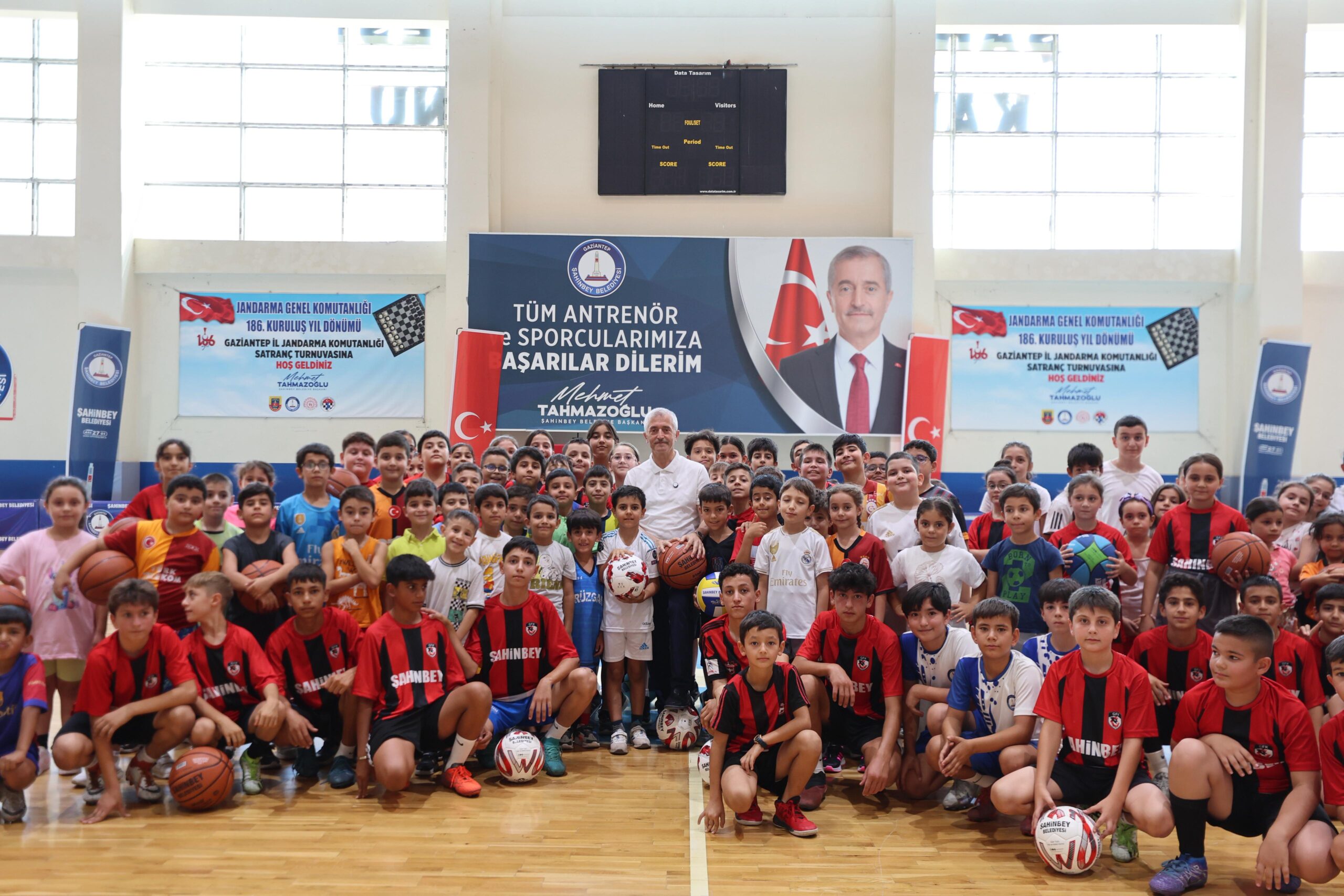 Başkan Tahmazoğlu Yaz Spor Okullarını Ziyaret Etti