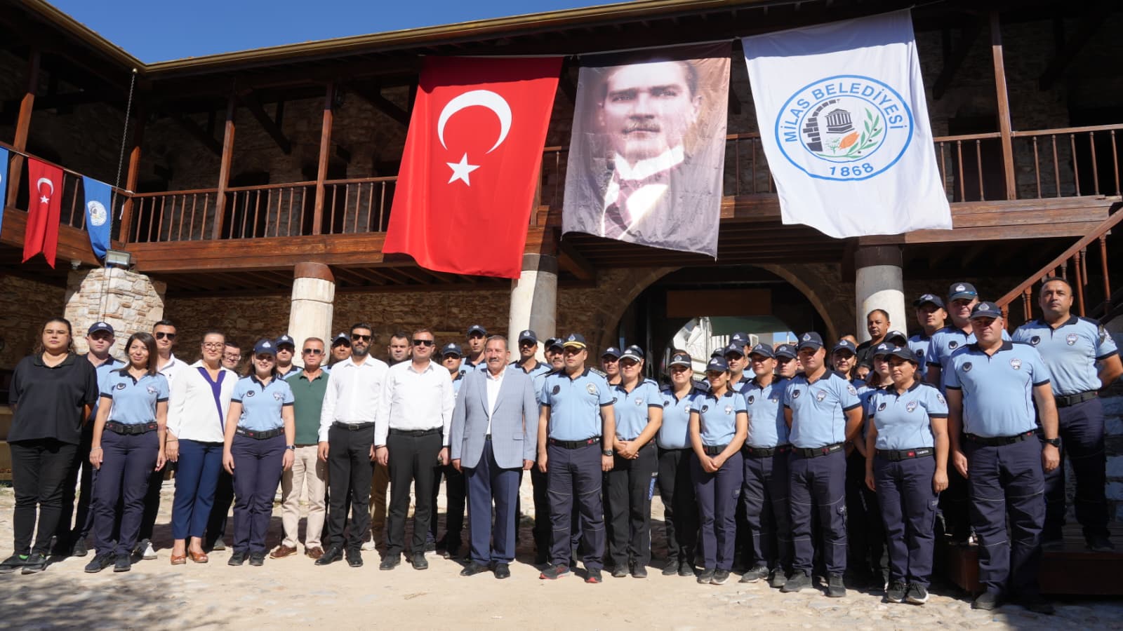 Başkan Topuz, Zabıta Personeliyle Bir Araya Gelerek Haftalarını Kutladı