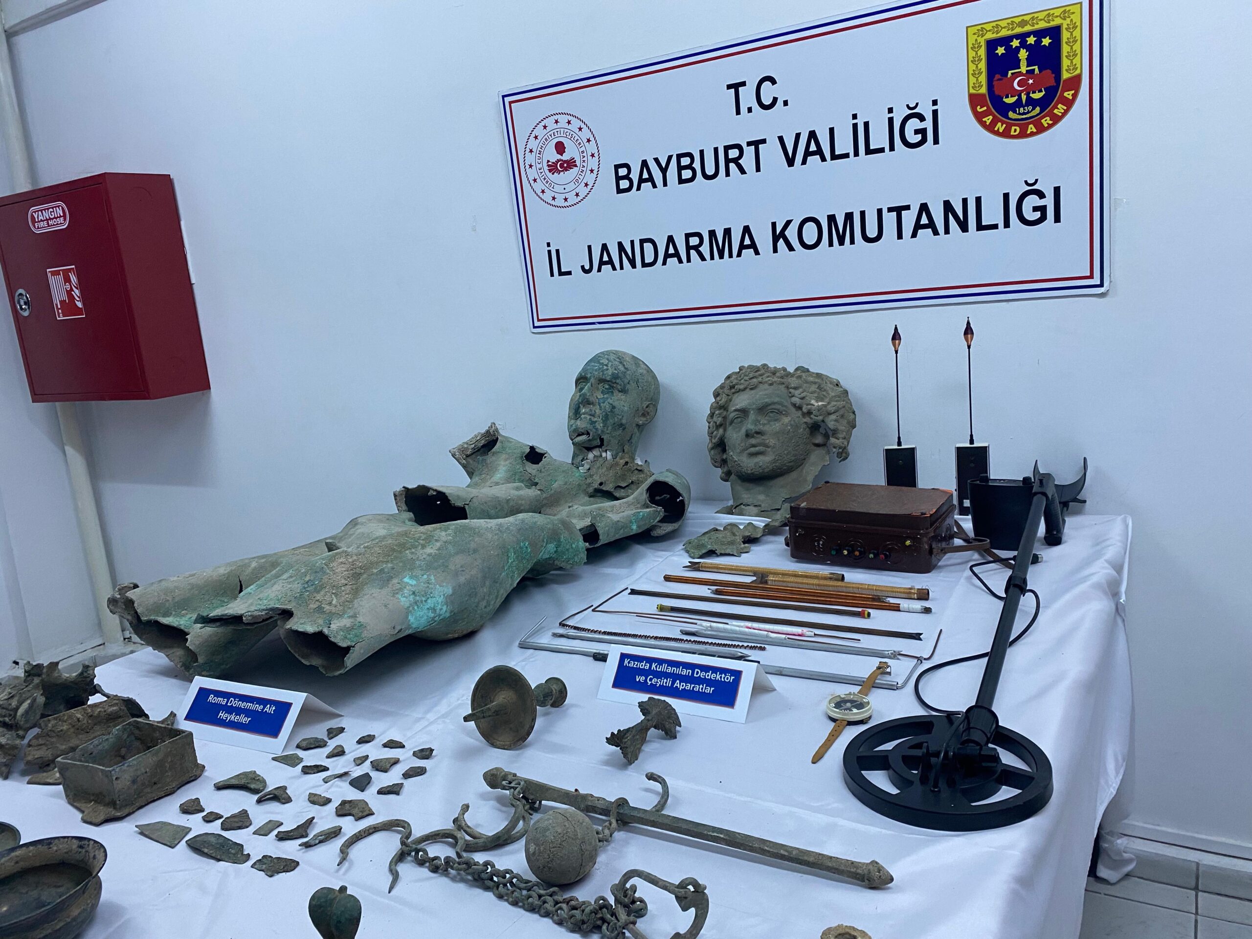 Bayburt ve Gümüşhane’de Tarihi Eser Operasyonu: 156 Parça Eser Ele Geçirildi