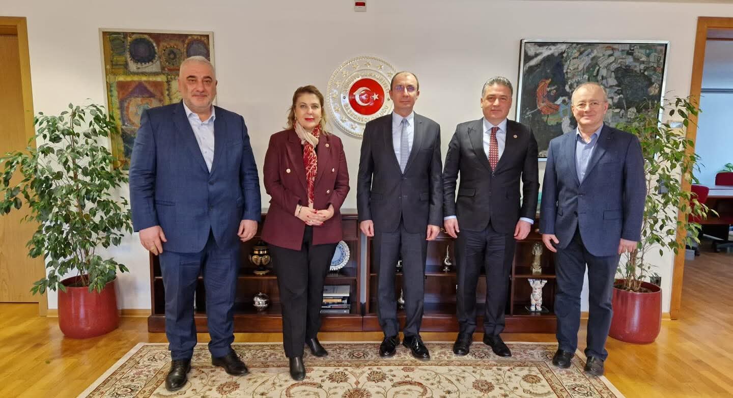 Berlin’de CHP Temasları