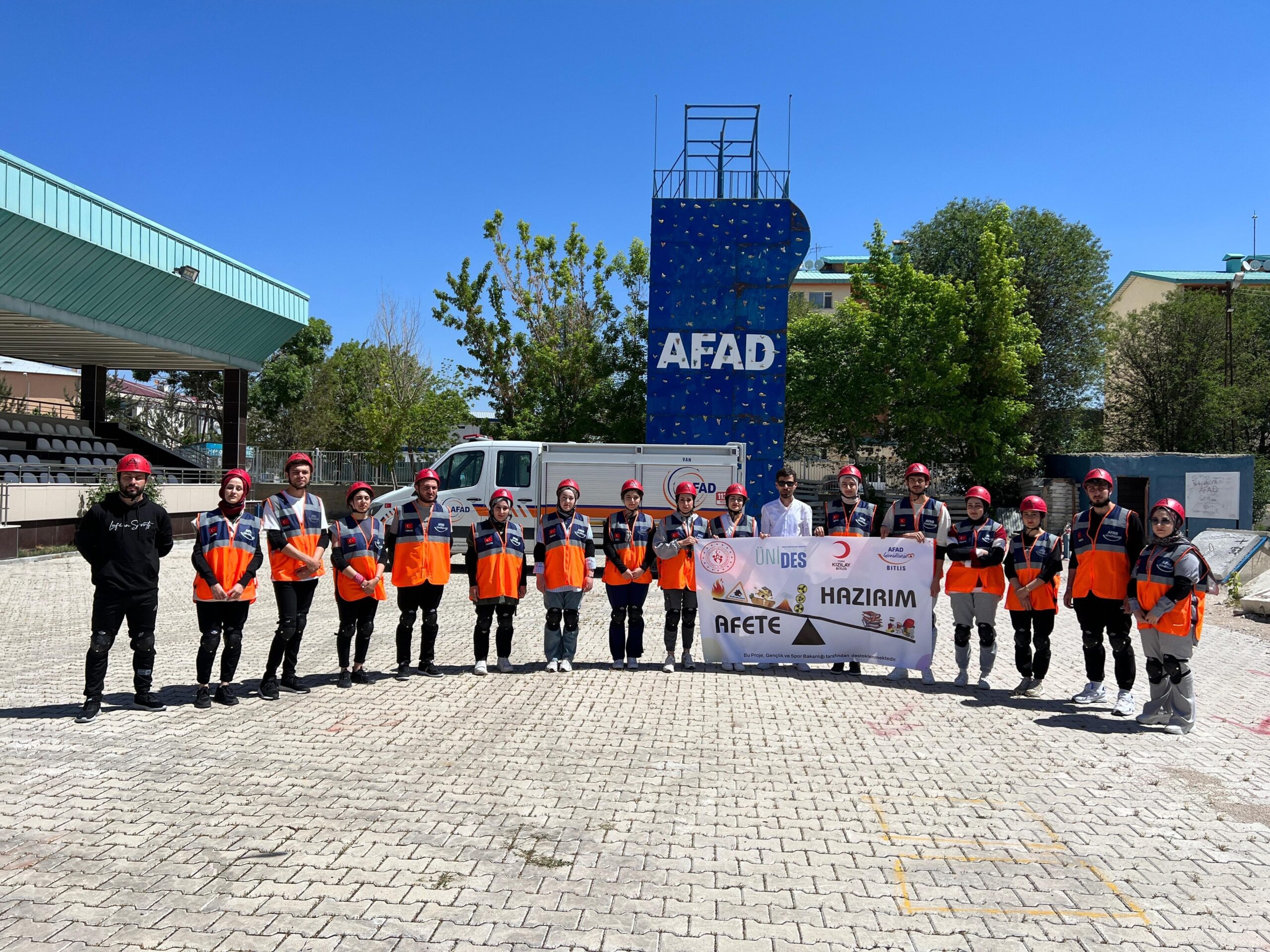 Bitlis Genç Kızılay Ekibi, Van AFAD Eğitim Sahasında Afet Bilinci Eğitimi Verdi