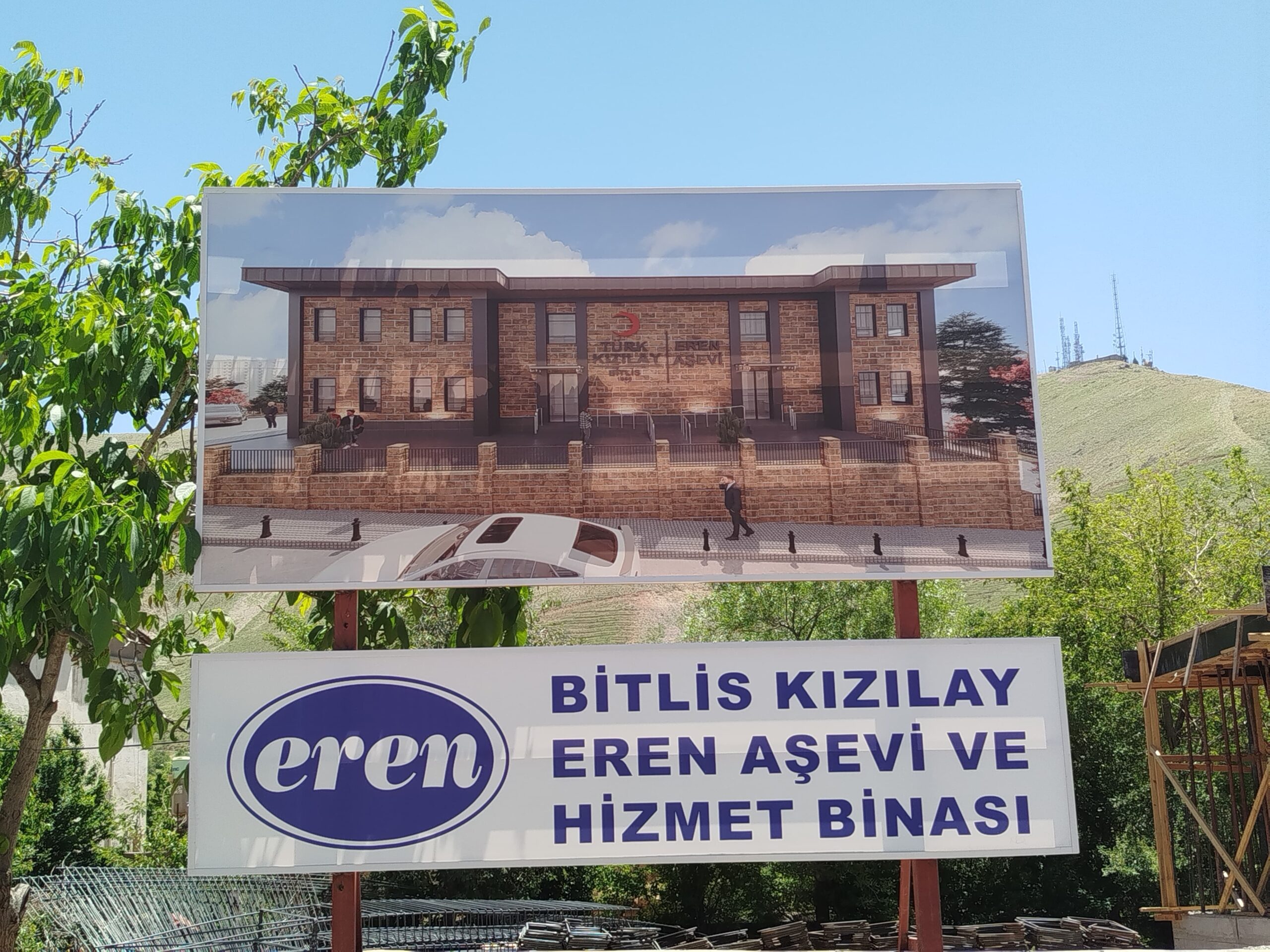 Bitlis’te Ahmet Eren’in Katkılarıyla Kızılay Aşevi ve Hizmet Binası İnşaatı Sürüyor