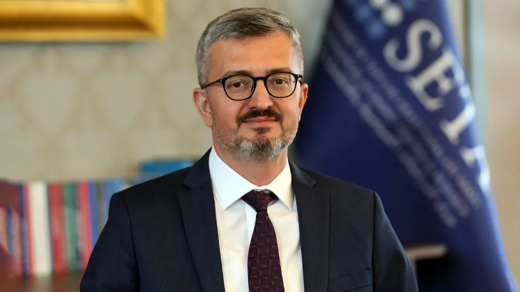 Burhanettin Duran’dan 15 Temmuz Mesajı: “Şehitlerimize ve Gazilerimize Minnet Borcumuzu Asla Ödeyemeyiz”