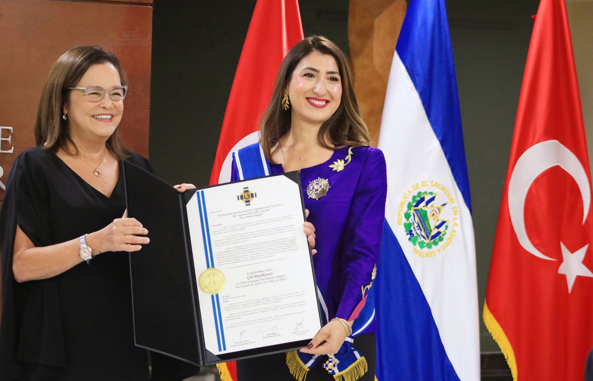 Büyükelçi Gül Büyükerşen’e El Salvador’dan En Yüksek Devlet Nişanı