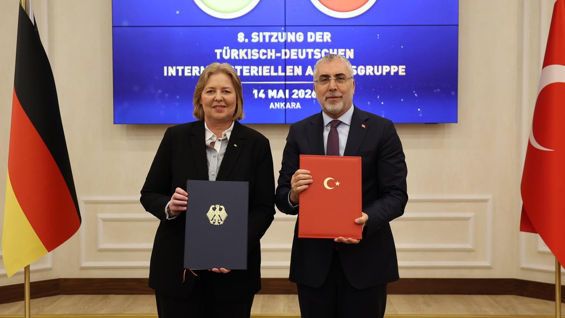 Çalışma Ve Sosyal Güvenlik Bakanı Işıkhan Almanya Federal Bakanı Bas İle Bir Araya Geldi
