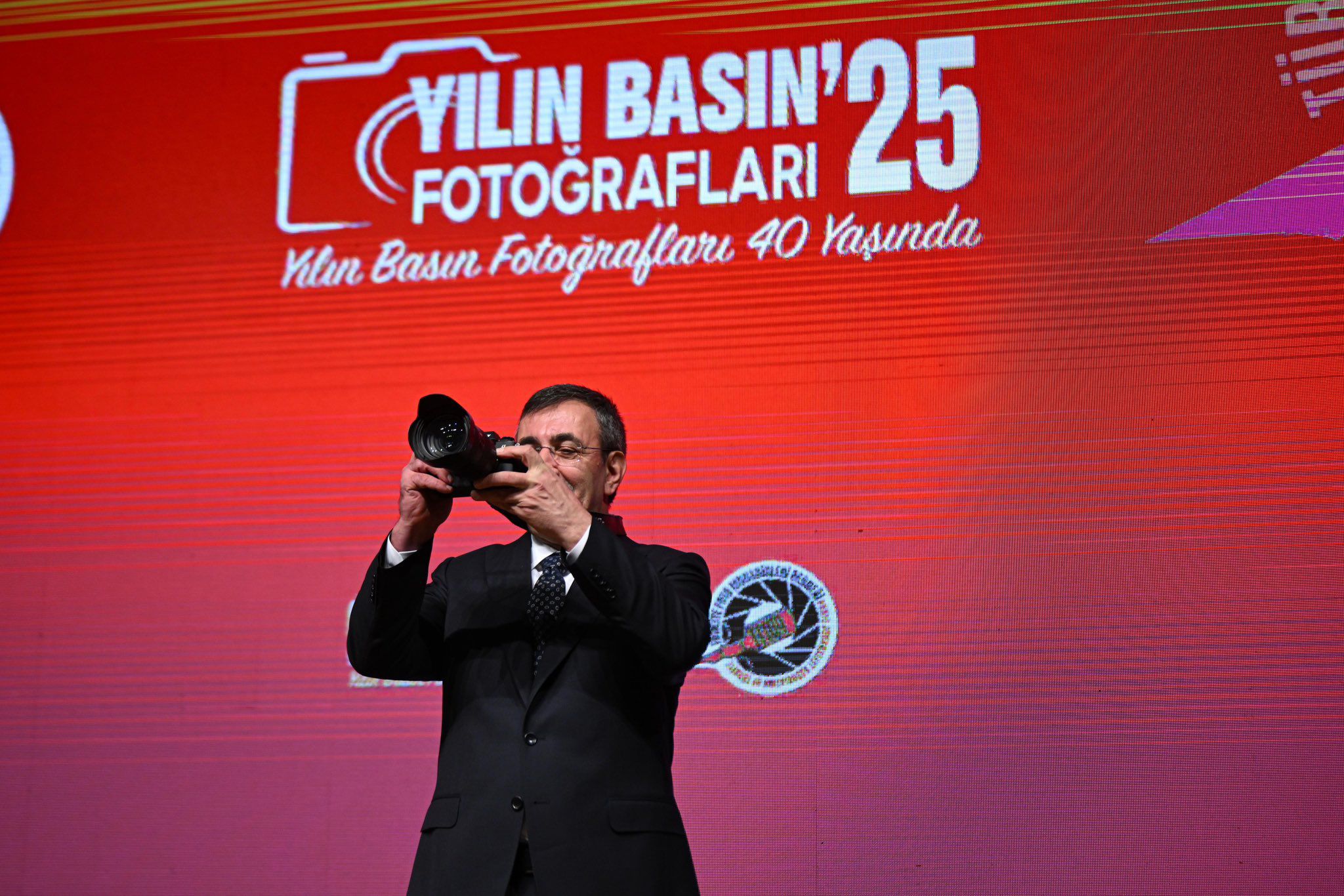 Cevdet Yılmaz, 40. Yılın Basın Fotoğrafları Ödül Töreni’ne Katıldı