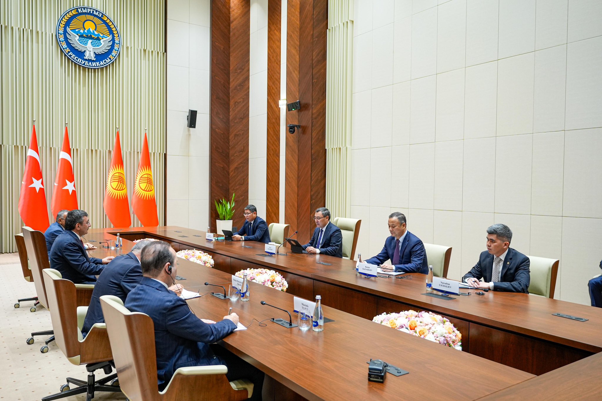 Cevdet Yılmaz, Kırgızistan Cumhurbaşkanı Caparov İle Görüştü