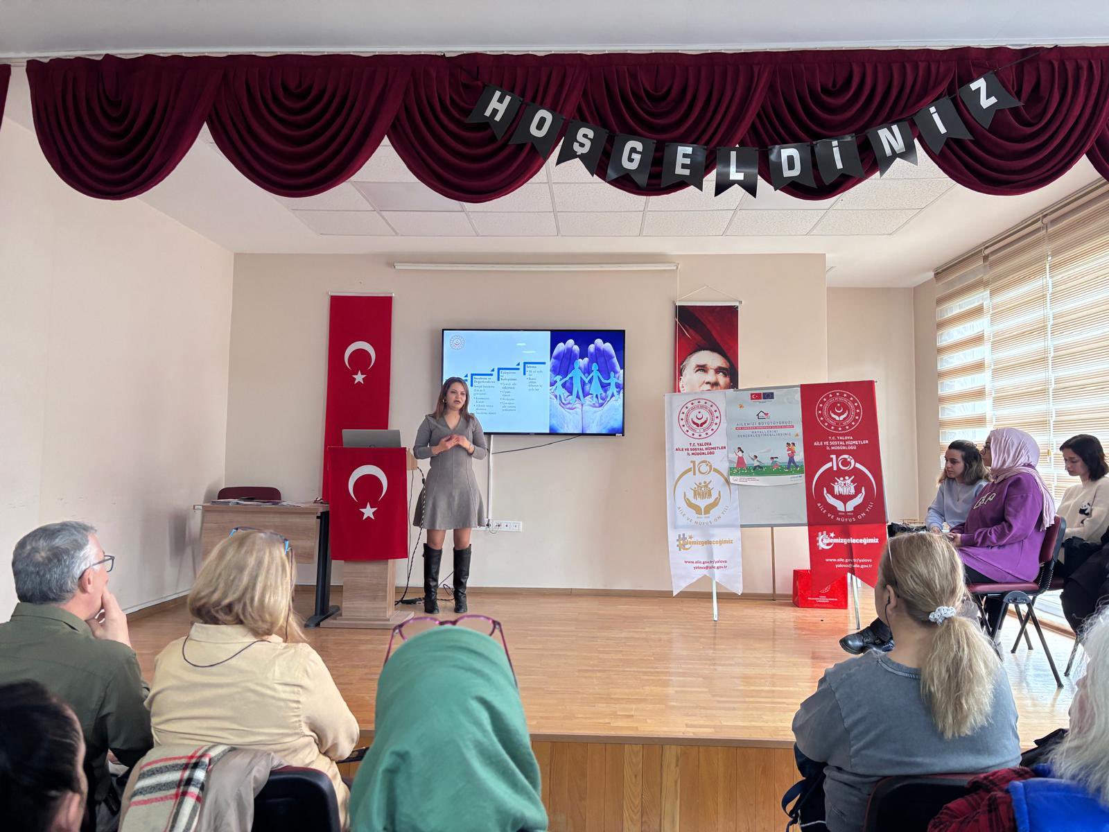 Çiftlikköy’de Kursiyerlere Koruyucu Aile Hizmeti Tanıtıldı