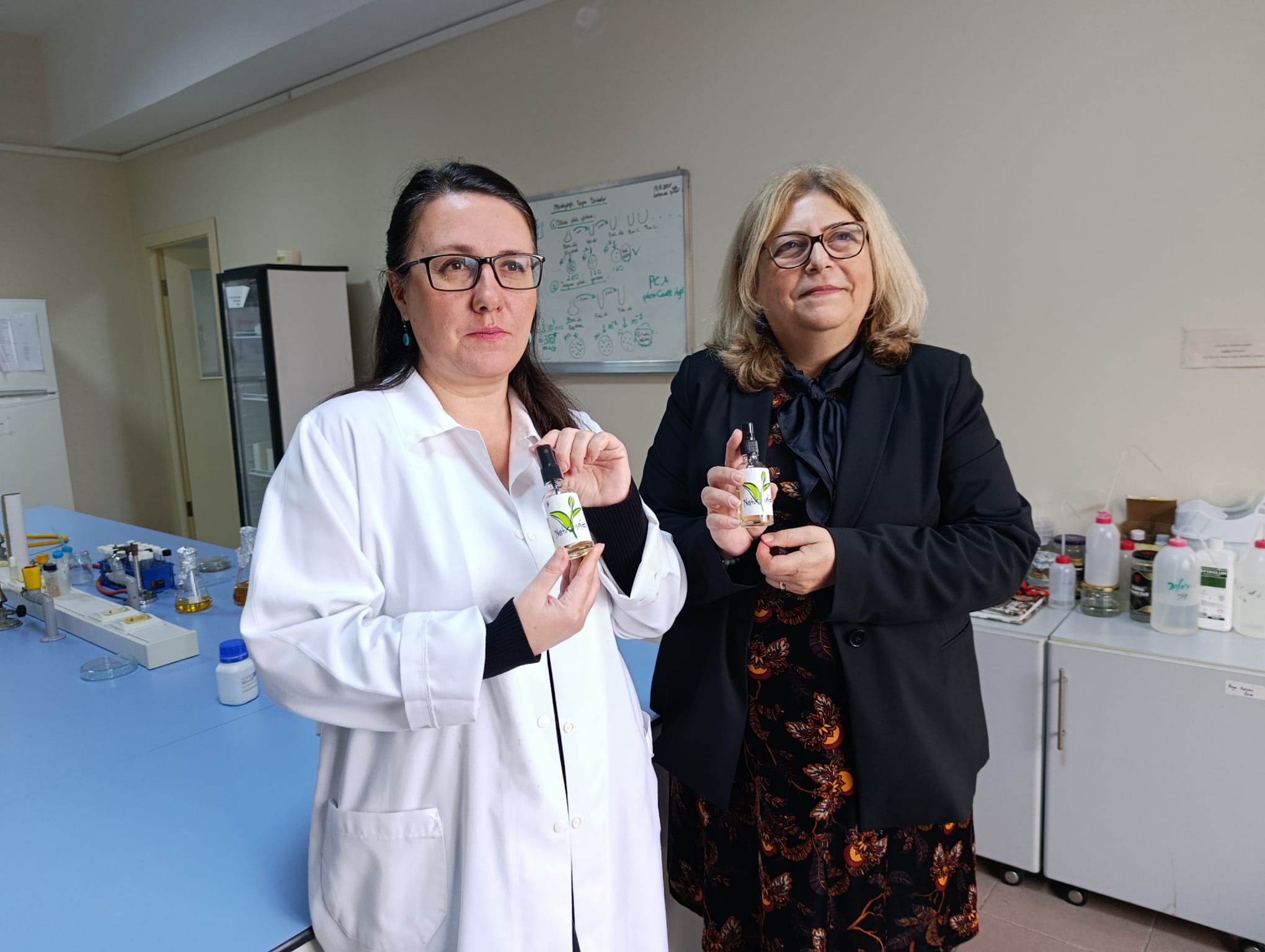 ÇOMÜ’den Yeşil Teknolojide Tarihi Adım: Çay Özlü Doğal Dezenfektana Patent