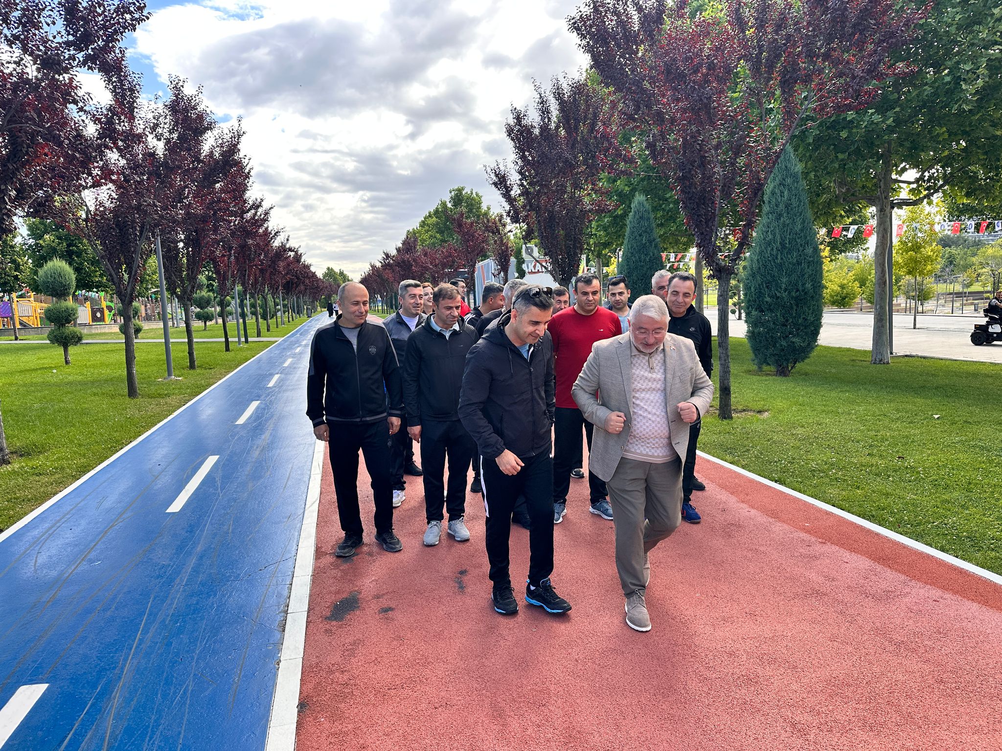 Çorum Belediyesi Zabıta Ekipleri Sporla Güne Başlıyor: Başkan Aşgın’dan Sürpriz Katılım