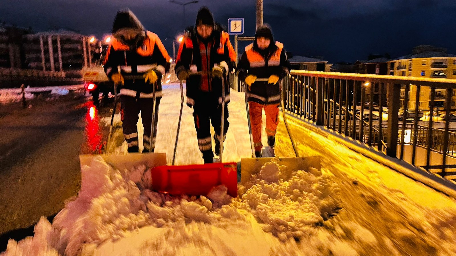 Çorum’da Kar Mesaisi: Belediye Ekipleri Tüm Gece Teyakkuzdaydı