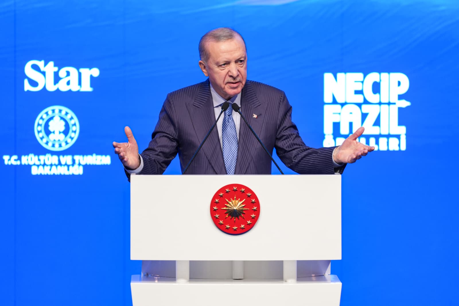 Cumhurbaşkanı Erdoğan 12. Necip Fazıl Ödülleri Töreni’nde Konuştu: “Kültür Sanat Dünyasında Kanon Oluşturucu Bir Noktaya Geldik”