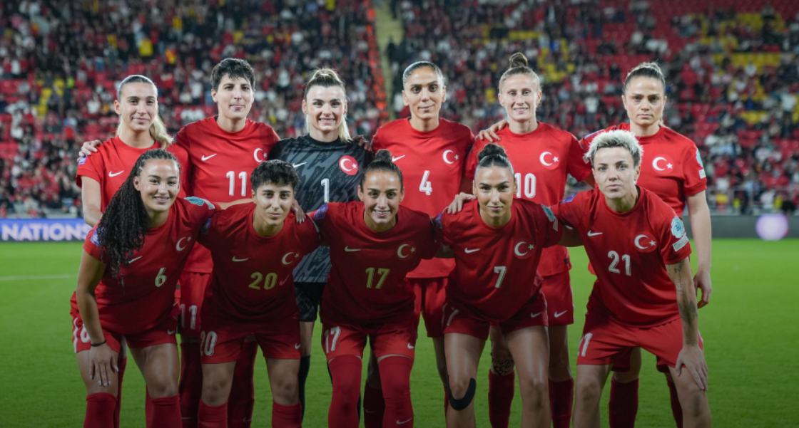 Cumhurbaşkanı Erdoğan, A Millî Kadın Futbol Takımı’nı Tebrik Etti