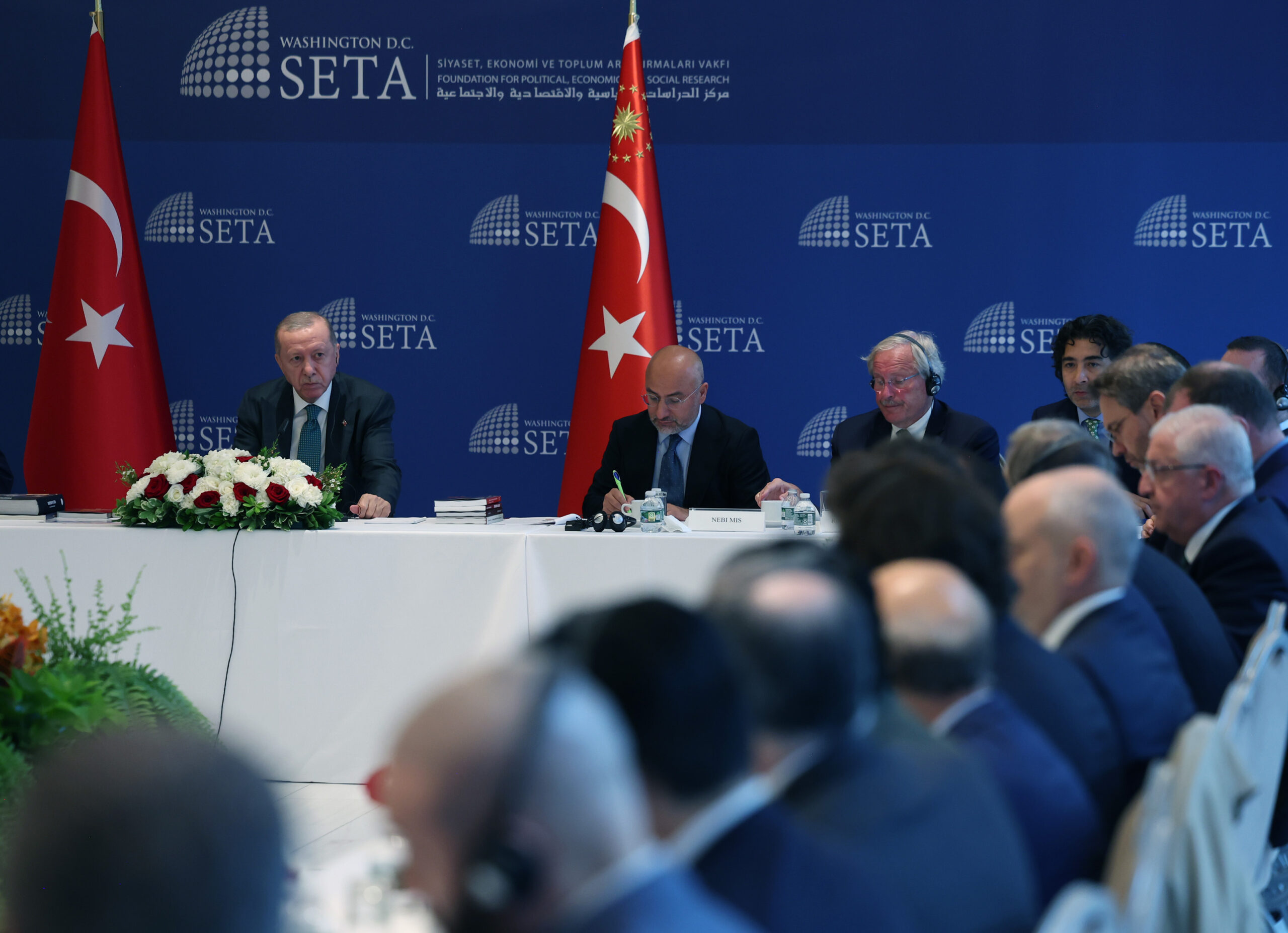 Cumhurbaşkanı Erdoğan, ABD’li Düşünce Kuruluşu Temsilcileriyle Türkevi’nde Buluştu