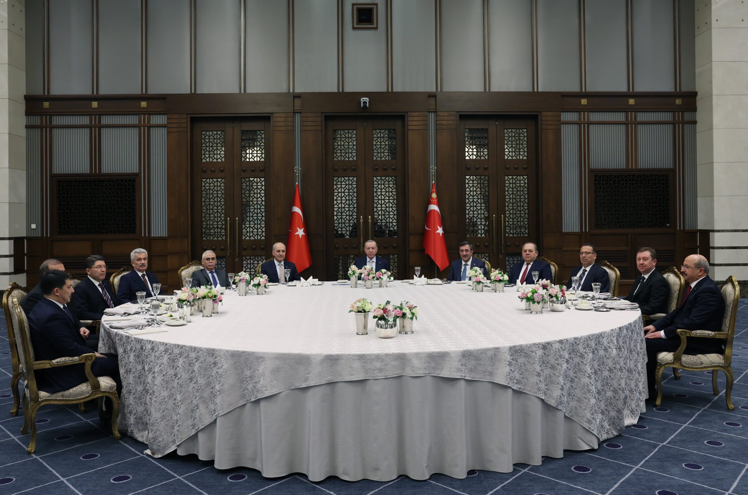 Cumhurbaşkanı Erdoğan Devletin Zirvesiyle Yemekte Buluştu