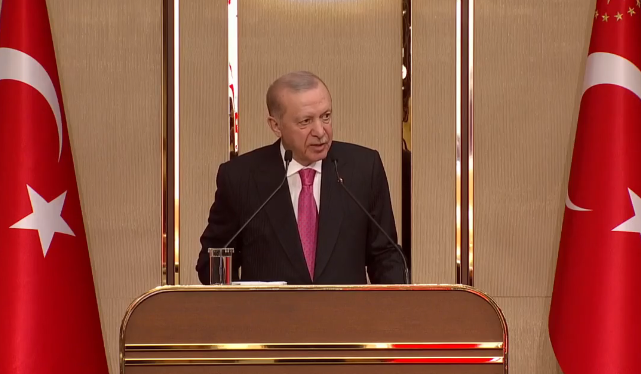 Cumhurbaşkanı Erdoğan Gençlerle İftarda Buluştu: “Türkiye Sizin Omuzlarınızda Yükselecek”