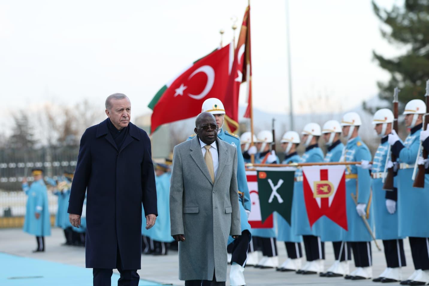 Cumhurbaşkanı Erdoğan, Nijerya Cumhurbaşkanı Tinubu’yu Resmî Törenle Karşıladı