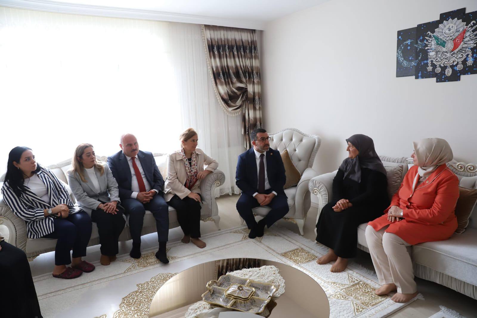 Cumhurbaşkanı Erdoğan’ın göndermiş olduğu mektubu Şehit Annesine takdim edildi