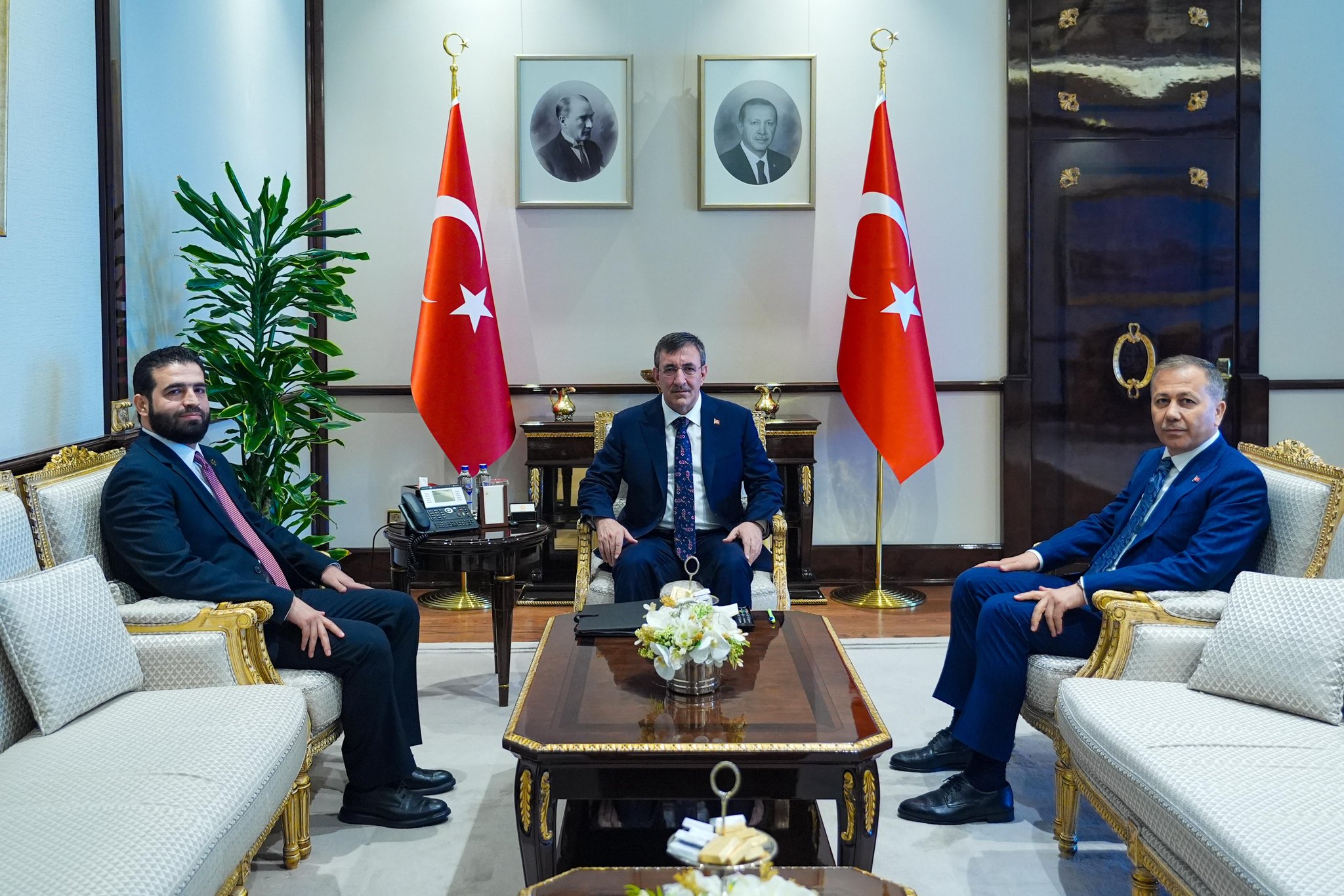 Cumhurbaşkanı Yardımcısı Cevdet Yılmaz, Suriye İçişleri Bakanı Enes Hattab’ı Kabul Etti