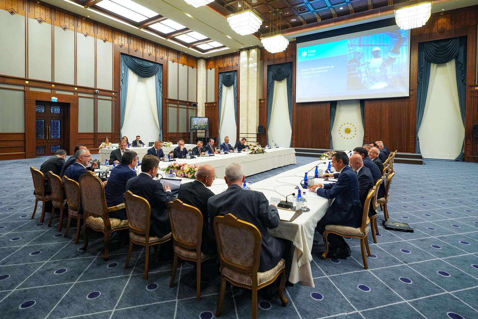 Cumhurbaşkanı Yardımcısı Yılmaz, TİSK Yönetimini Kabul Etti