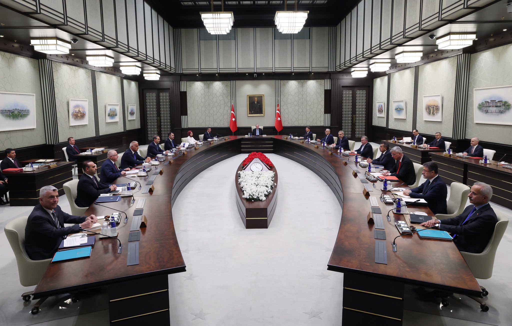 Cumhurbaşkanlığı Kabinesi, Erdoğan Başkanlığında Toplandı