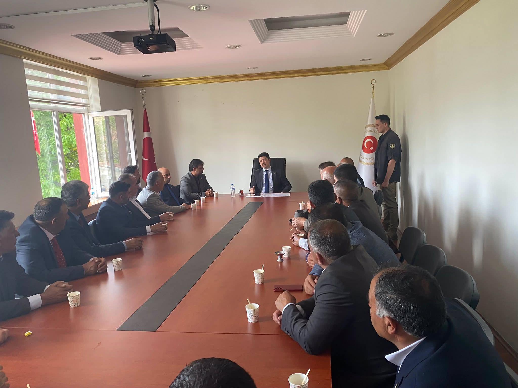 Digor İlçesi Muhtarlarından Kaymakam Kahraman’a ‘Hayırlı Olsun’ Ziyareti