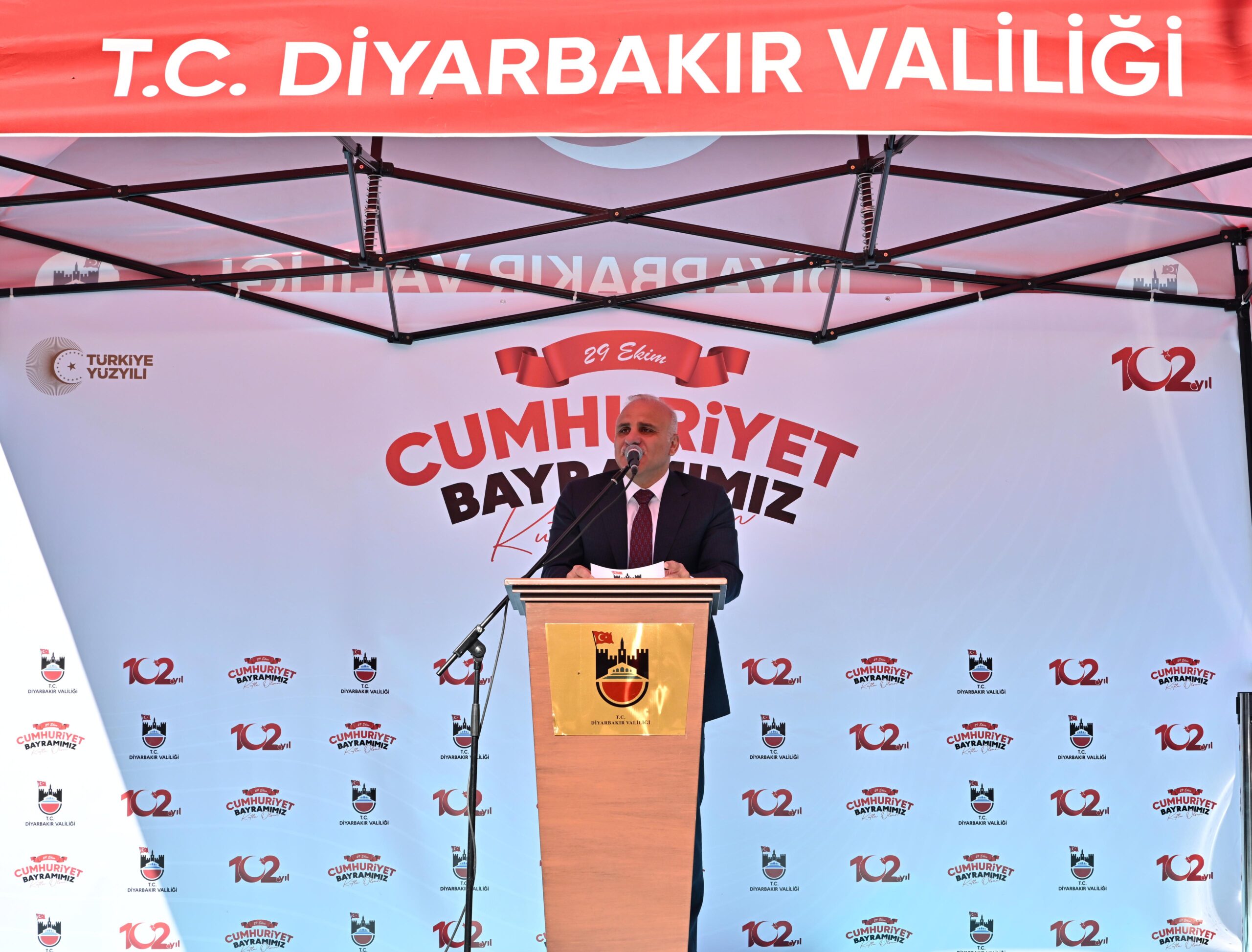Diyarbakır’da Cumhuriyet’in 102. Yılı Coşkuyla Kutlandı