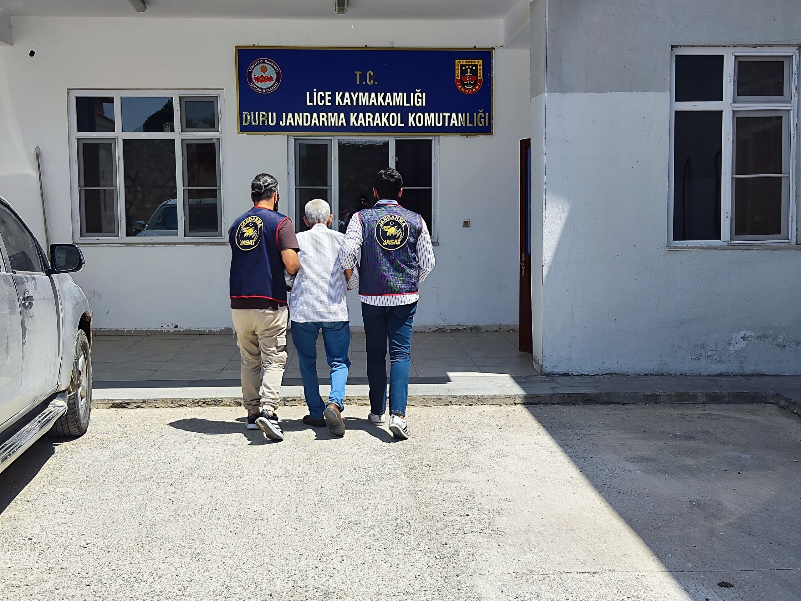 Diyarbakır’da Uyuşturucu Suçlarından Aranan 2 Şahıs JASAT Operasyonuyla Yakalandı