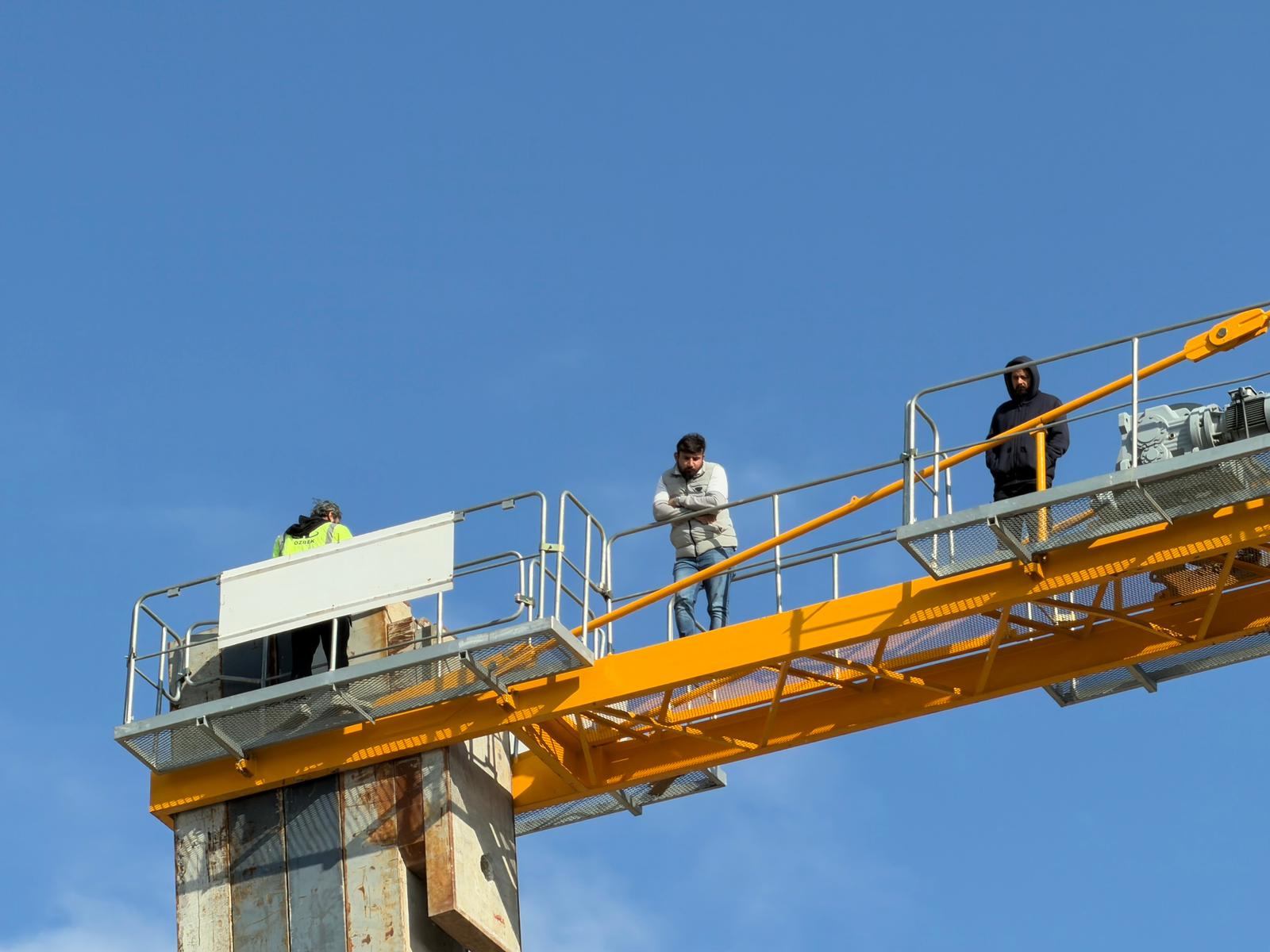 Doğanşehir’de Maaşlarını Alamayan 3 İşçi Kule Vince Çıktı