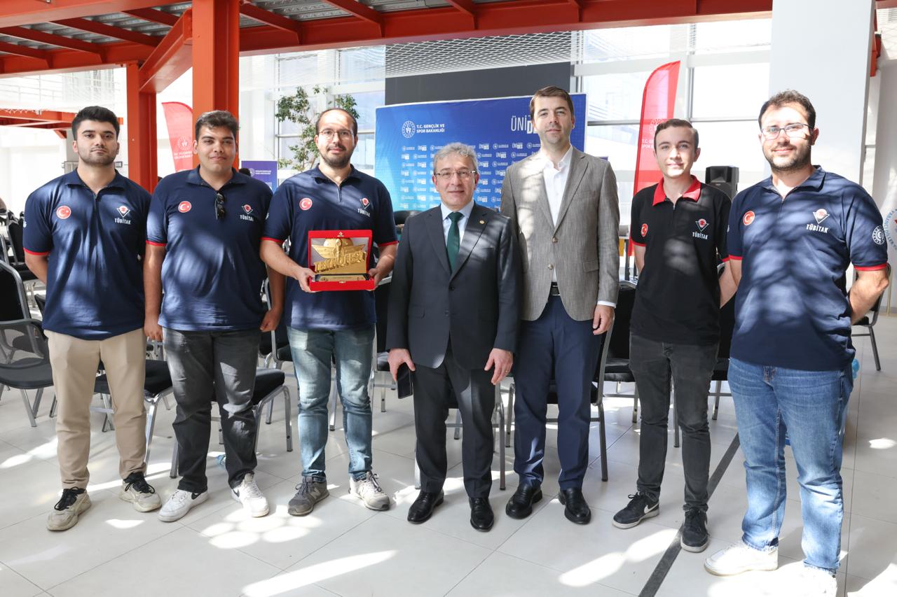 Dokuz Eylül Üniversitesi’nde ÜNİDES Zirvesi Düzenlendi