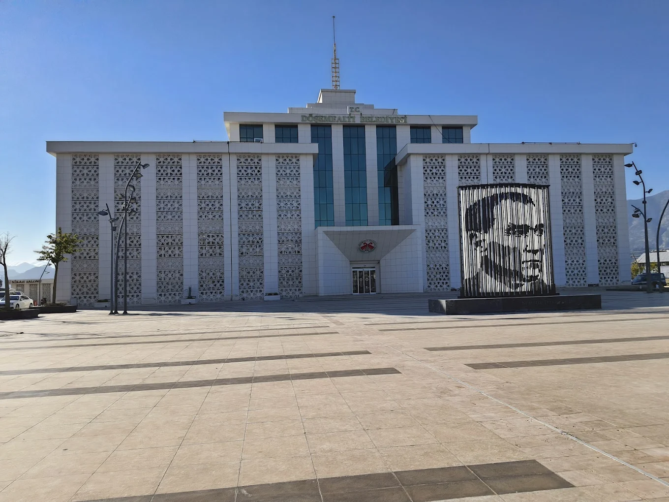 Döşemealtı Belediyesi’nde 125 Milyon TL’lik Yolsuzluk Operasyonu: Eski Başkan Turgay Genç Hakkında Gözaltı Kararı